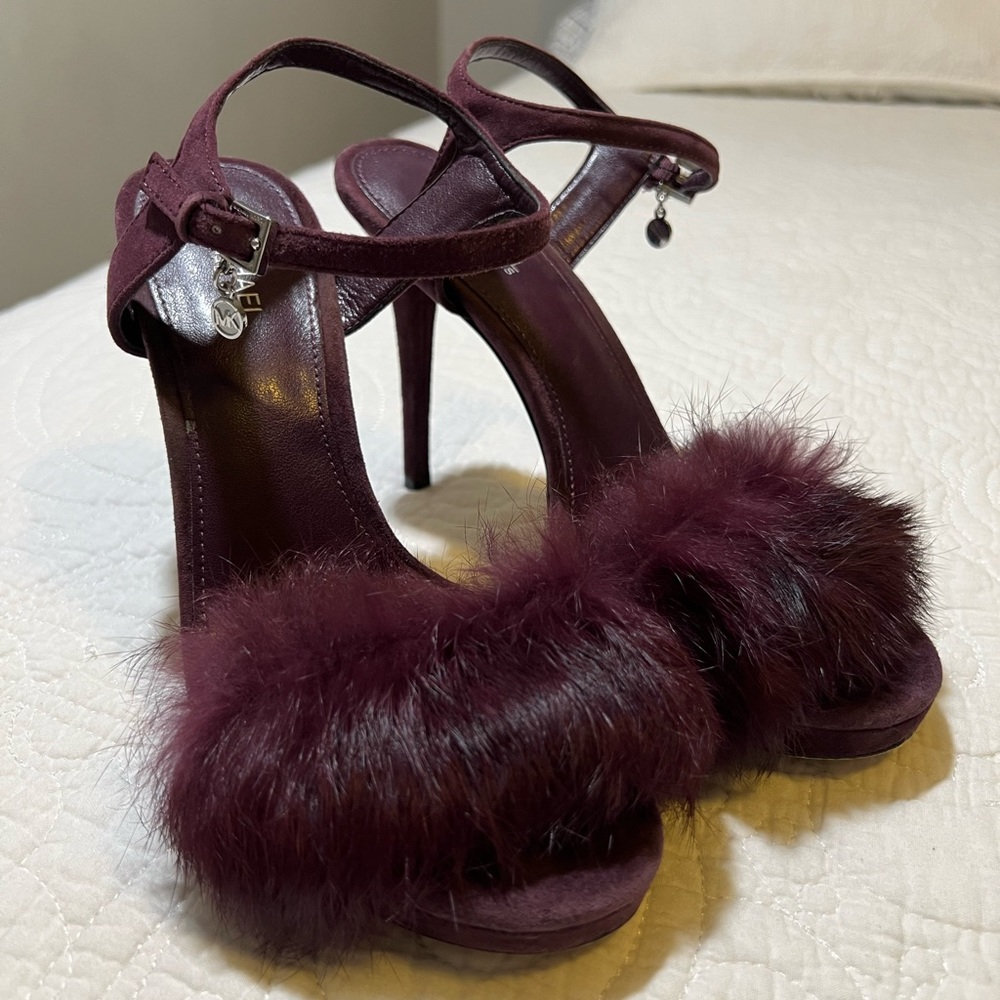 Michael Kors Faye sandal. Purple suede with fur. Size 6.5.